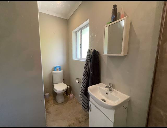 5 BEDROOM HOUSE FOR SALE IN COWIES HILL